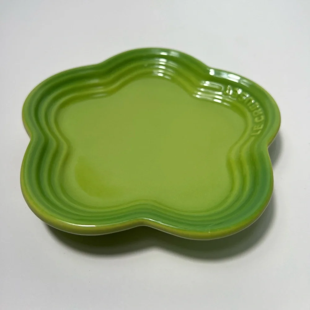 Le Creuset Stoneware Flower Petal Scalloped Trinket Dish Plate Tray